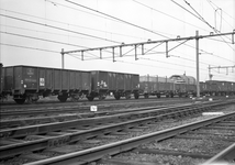 159866 Afbeelding van goederenwagens op het emplacement van de N.S. te Nijmegen.